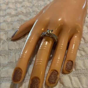 NWT’s-Elegant Silver Wedding Ring set with Clear Stone